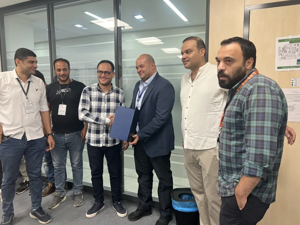 Ericsson presenting the QEHS recognition to the EGYTEL team