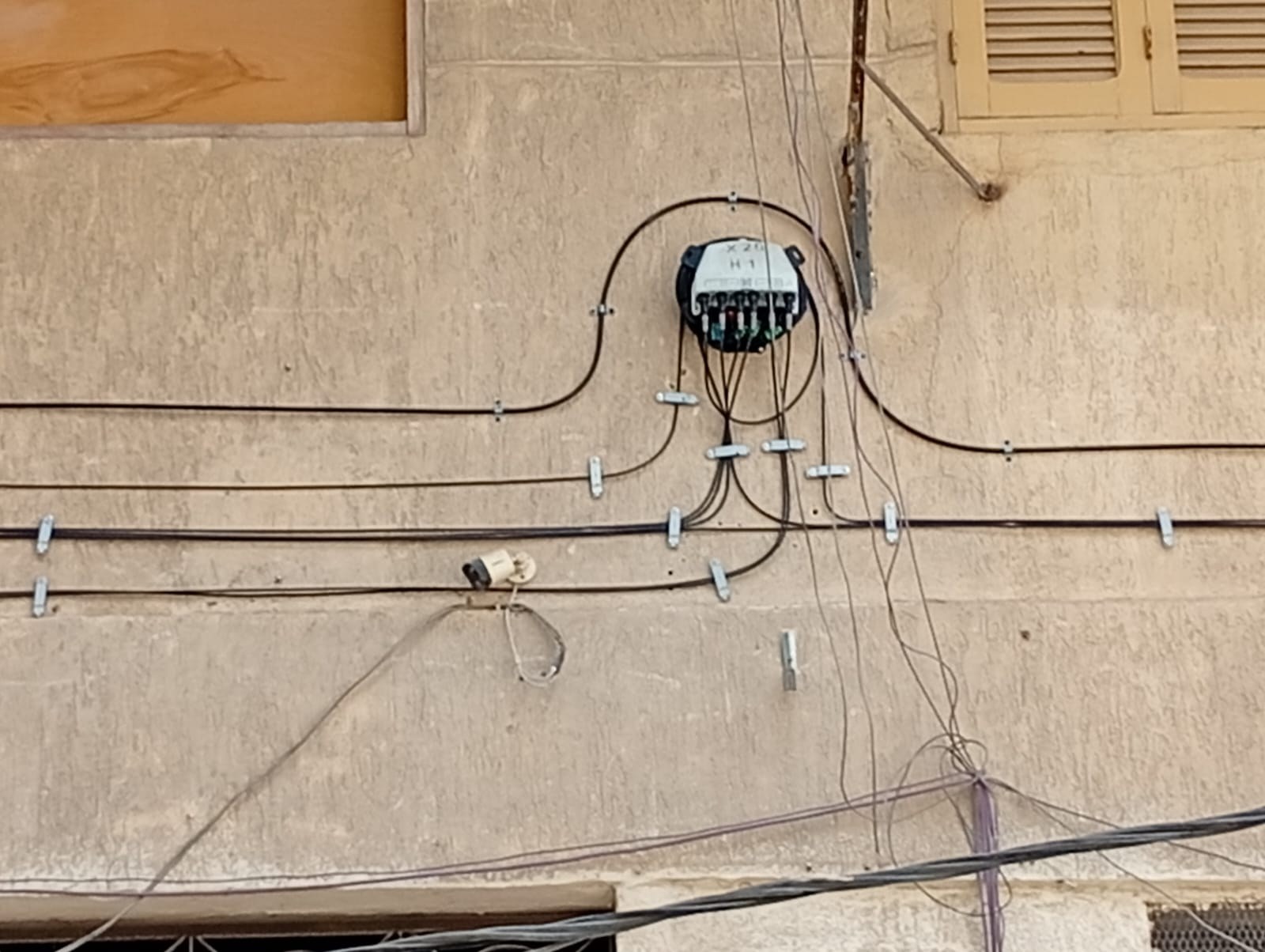 Building facade fiber route and X-BOX