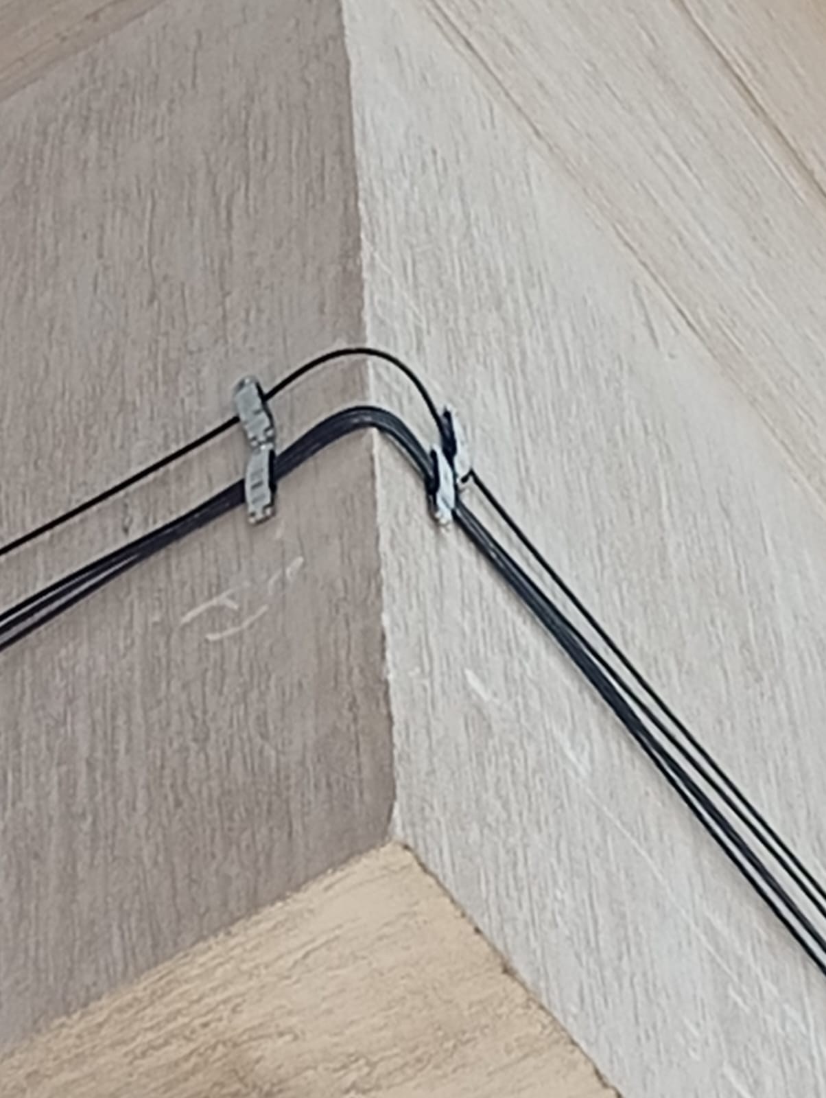 FTTH cable bend secured with clips